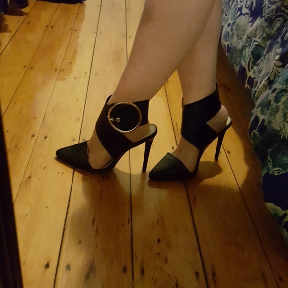 JustFab Shoes - Black heels